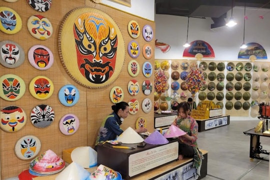 Trải nghiệm trọn vẹn di sản Huế thông qua văn hóa - ẩm thực - quà tặng