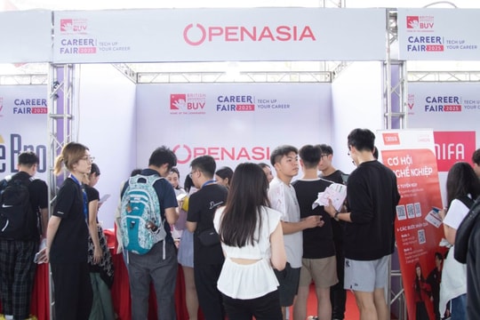 Doanh nghiệp ‘săn đón’ nhân tài tại BUV Career Fair 2025