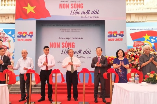 Khai mạc trưng bày tài liệu, hiện vật kỷ niệm 50 năm thống nhất đất nước