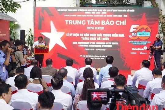 Khai trương Trung tâm Báo chí và phát hành bộ tem Kỷ niệm 50 năm thống nhất đất nước