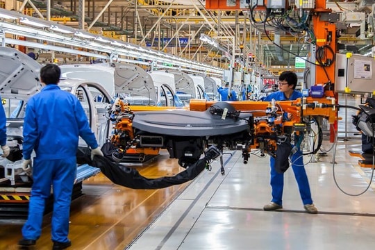 Sản xuất "chạm đáy" gần 2 năm, Trung Quốc sẽ hành động ra sao?