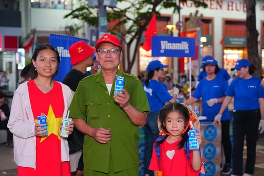 Hơn 150.000 sản phẩm Vinamilk tiếp sức các lực lượng, người dân tham gia đại lễ 30/4