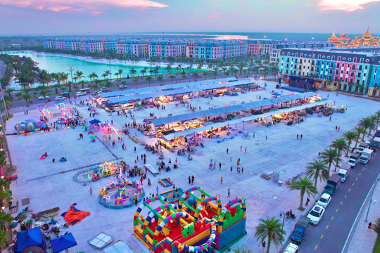 Khu du lịch Quốc tế Đồi Rồng bùng nổ lượng khách ngày đầu nghỉ lễ 30/4 - 1/5