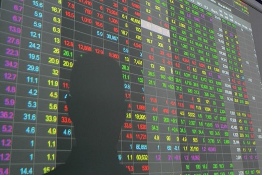 Loạt doanh nghiệp, công ty chứng khoán, quản lý quỹ bị phạt tiền, đình chỉ giao dịch