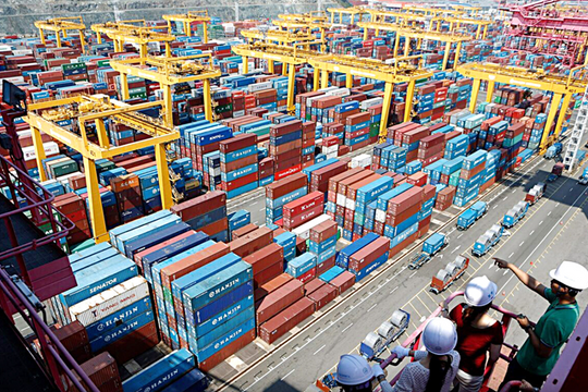 Châu Á cần động lực tăng trưởng mới dưới sức ép thuế quan