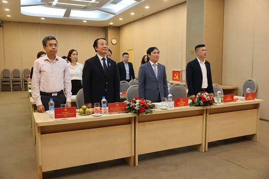 Gắn kết chặt chẽ công tác xây dựng Đảng với nhiệm vụ chuyên môn