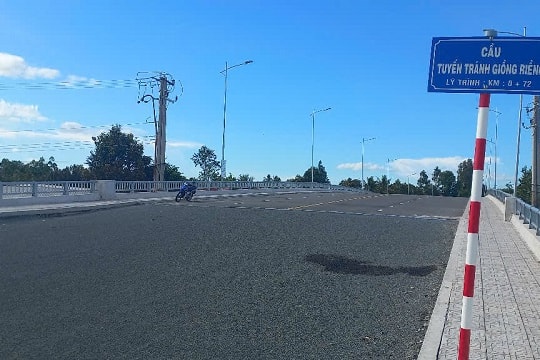 Chủ đầu tư khẳng định cầu tuyến tránh Giồng Riềng không lún nứt