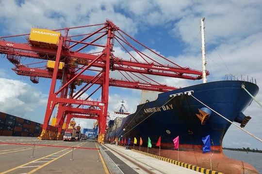 Đề xuất đầu tư luồng Cửa Lở - mở đường băng phát triển trung tâm logistics