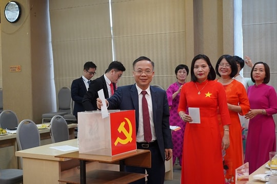 Gắn Đảng với phát triển doanh nghiệp