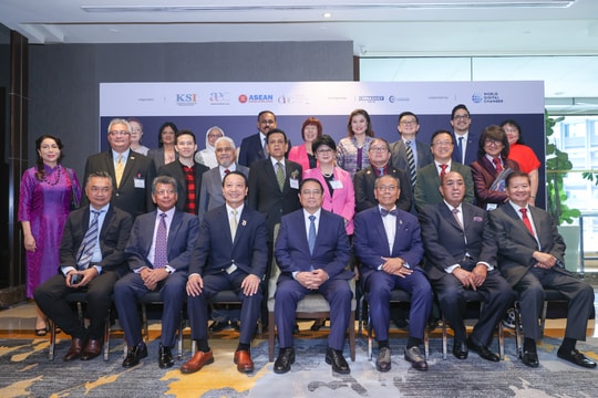 Thúc đẩy xây dựng cộng đồng ASEAN bền vững và thịnh vượng Thúc đẩy xây dựng cộng đồng ASEAN bền vững và thịnh vượng
