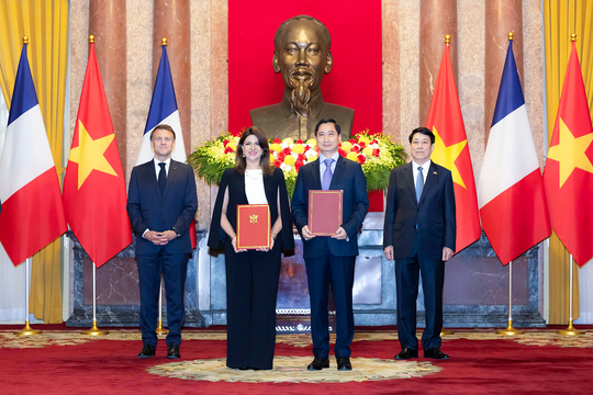 VNVC và Sanofi trao văn kiện hợp tác chuyển giao công nghệ sản xuất vắc xin