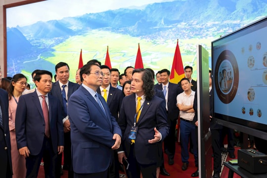 LPBank ghi dấu ấn với Tổng đài đa kênh thông minh tại sự kiện Chuyển đổi số ngành Ngân hàng 2025