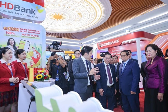 Thủ tướng yêu cầu bứt phá: Ngân hàng số hóa để gần dân, sát thị trường