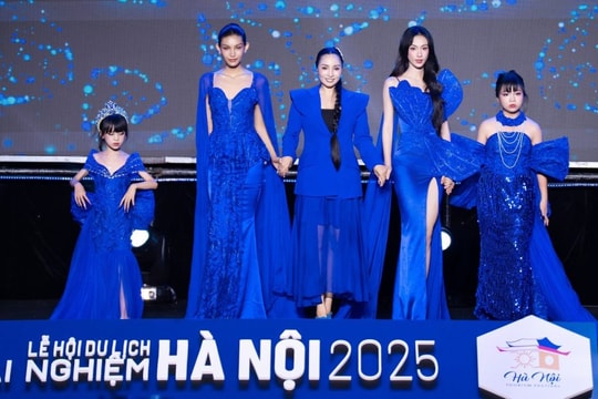NTK Châu Loan gây ấn tượng mạnh mẽ tại Lễ hội du lịch Hà Nội năm 2025 với 2 bộ sưu tập “Đại dương xanh” và “Nhật Bình”