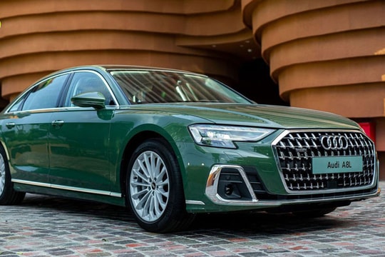 Sedan hạng sang Audi A8L tồn kho, giảm giá gần 2 tỷ đồng
