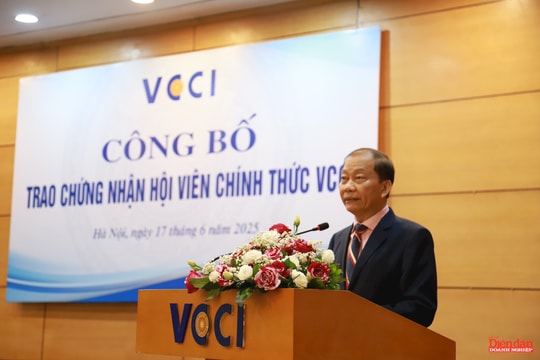 VCCI kết nạp hội viên mới: Nỗ lực đưa sản phẩm "made in VietNam" vươn xa VCCI kết nạp hội viên mới: Nỗ lực đưa sản phẩm "made in VietNam" vươn xa
