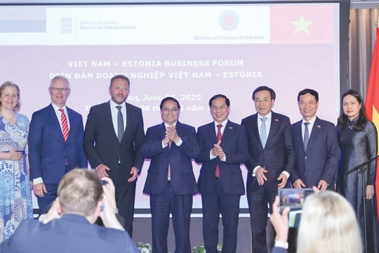 Lợi thế tăng dòng vốn FDI: “Vững tay chèo” trong “biển động”