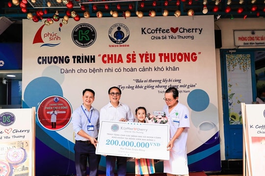 Quỹ K Coffee & Cherry trao tặng 200 triệu đồng cho các em nhỏ Bệnh viện Nhi đồng 1