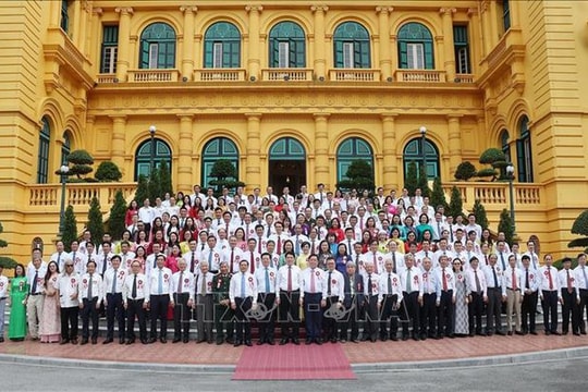 Báo chí cách mạng vươn lên cùng đất nước