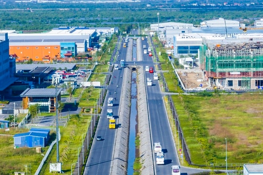 Sức mạnh từ hai cực phát triển công nghiệp – dịch vụ năng động