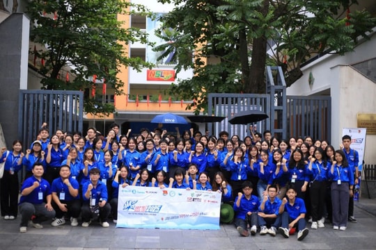 “Tiếp sức mùa thi” 2025: Hơn 5,6 tỷ đồng hỗ trợ thí sinh, người nhà thí sinh