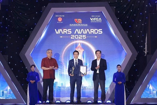 EximRS vinh dự đạt giải thưởng "Cầu Vàng" tại lễ trao giải VARS Awards 2025