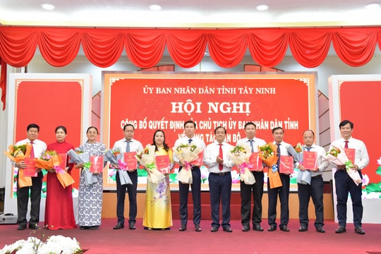 Tây Ninh: Trao quyết định, ra mắt các cơ quan chuyên môn trực thuộc UBND tỉnh