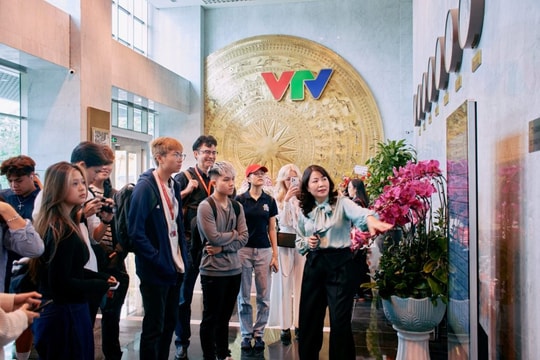 Học để làm chủ truyền thông doanh nghiệp trong thời AI