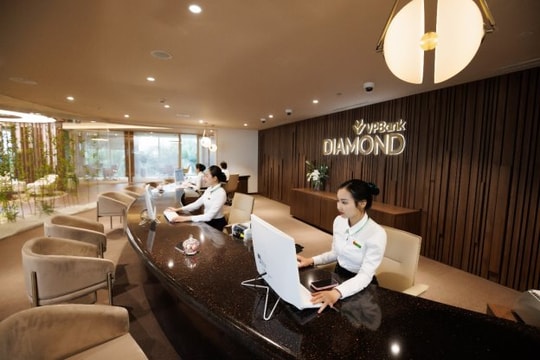 Năm thứ hai liên tiếp, VPBank nhận giải thưởng “Dịch vụ ngân hàng ưu tiên xuất sắc nhất Việt Nam”