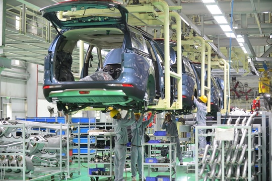 Thị trường ô tô nửa đầu năm 2025: Nguồn cung tăng mạnh, sức mua chưa theo kịp