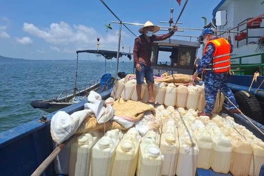 Đẩy mạnh công tác đấu tranh chống tội phạm, vi phạm trên biển