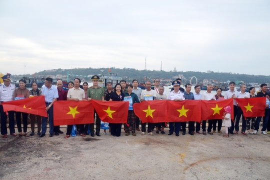 Đồng hành cùng ngư dân phát triển kinh tế biển – bảo vệ Tổ quốc