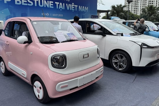 Xuất hiện mẫu ô tô điện mini mới, cạnh tranh với xe máy