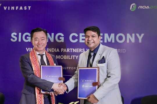 VinFast ký kết với Roadgrid để đẩy mạnh hạ tầng sạc và dịch vụ hậu mãi