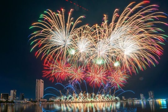 DIFF 2025: Nghệ thuật ánh sáng chở khát vọng hòa bình và phát triển