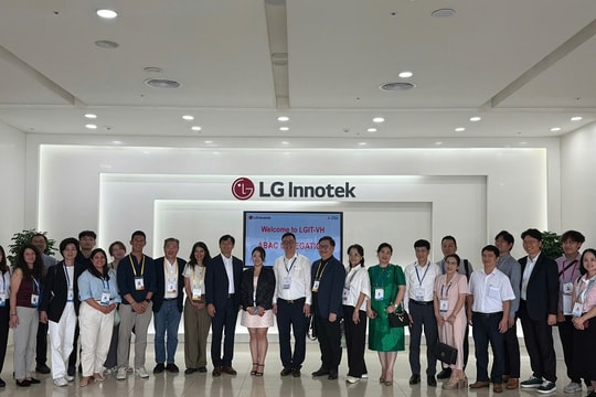 Các doanh nghiệp đại diện cho 21 nền kinh tế thăm mô hình kinh tế đặc trưng của Hải Phòng