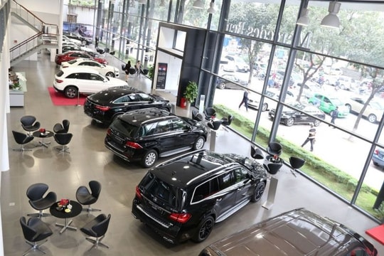 Khi Hà Nội đồng loạt tăng phí, sở hữu ô tô xăng sẽ rất tốn kém