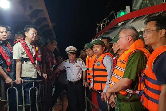 Thủ tướng Chính phủ chỉ đạo khẩn trương tìm kiếm cứu nạn vụ đắm tàu trên Vịnh Hạ Long