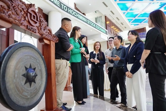 Chứng khoán báo lãi lớn, triển vọng còn ở phía trước