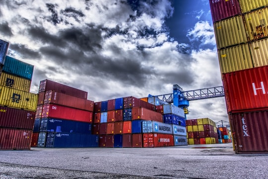 Ông Trump áp thuế 30% với EU, ai sẽ hưởng lợi?