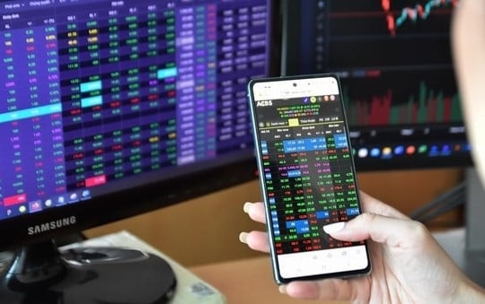 Thuế cổ tức cổ phiếu: Gánh nặng vô hình từ một khoản chưa sinh lời