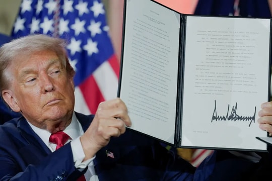 Tổng thống Trump ra tay “trảm” mặt trái của AI