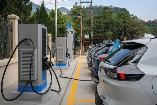Có tiền muốn đầu tư trạm sạc cũng không dễ