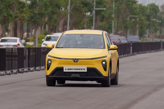 MPV xăng - điện đối đầu khốc liệt