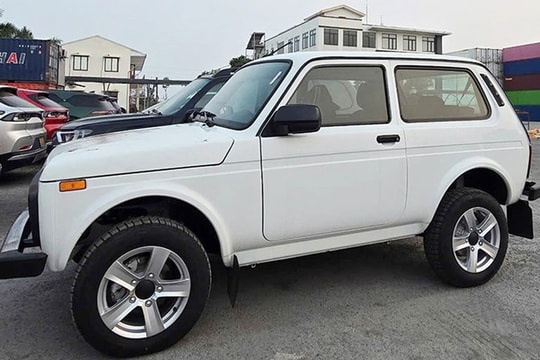 Ô tô Lada cập cảng Việt Nam từ 3 tháng trước, nay không biết ở đâu?