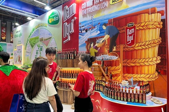 Doanh nghiệp bán lẻ: Lợi nhuận tăng, cổ phiếu kém so với VN-Index