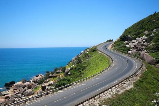 Đẩy mạnh phát triển kinh tế biển, giữ vững chủ quyền quốc gia