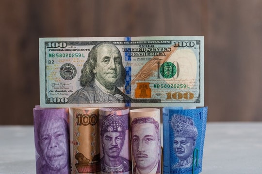 Vì sao đồng USD ngày càng suy yếu?