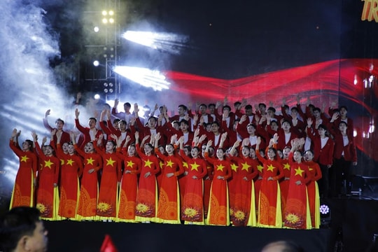 Chương trình nghệ thuật đặc biệt "Hà Nội - Từ mùa thu lịch sử năm 1945