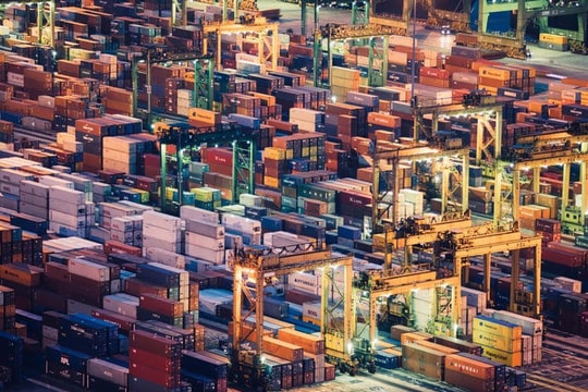 Logistics toàn cầu: Dư cung, giá cước khó phục hồi
